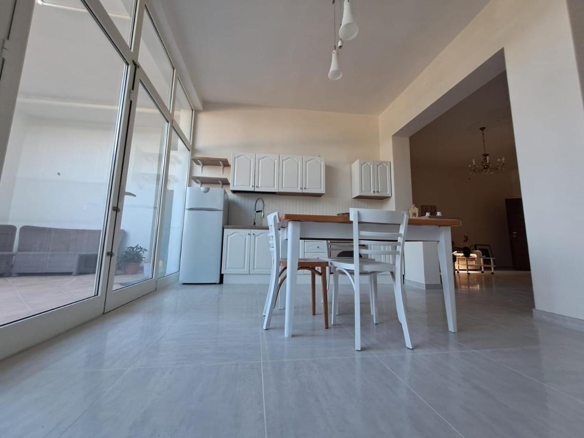 Appartamento La Casa Del Sole Sava Esterno foto